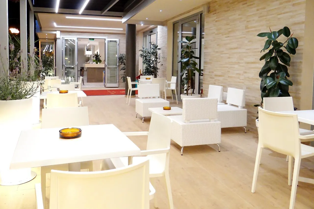 Hotel Aquila D'Oro ミザーノ・アドリアーティコ